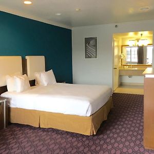 Zimmer mit Kingsize-Bett